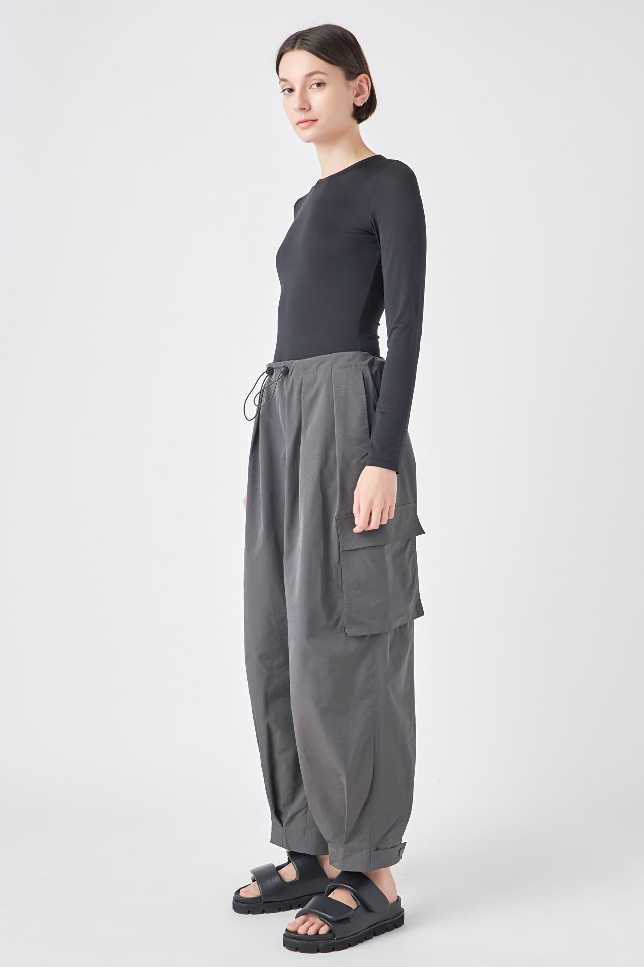 Low Waisted Pleated Cargo Pants