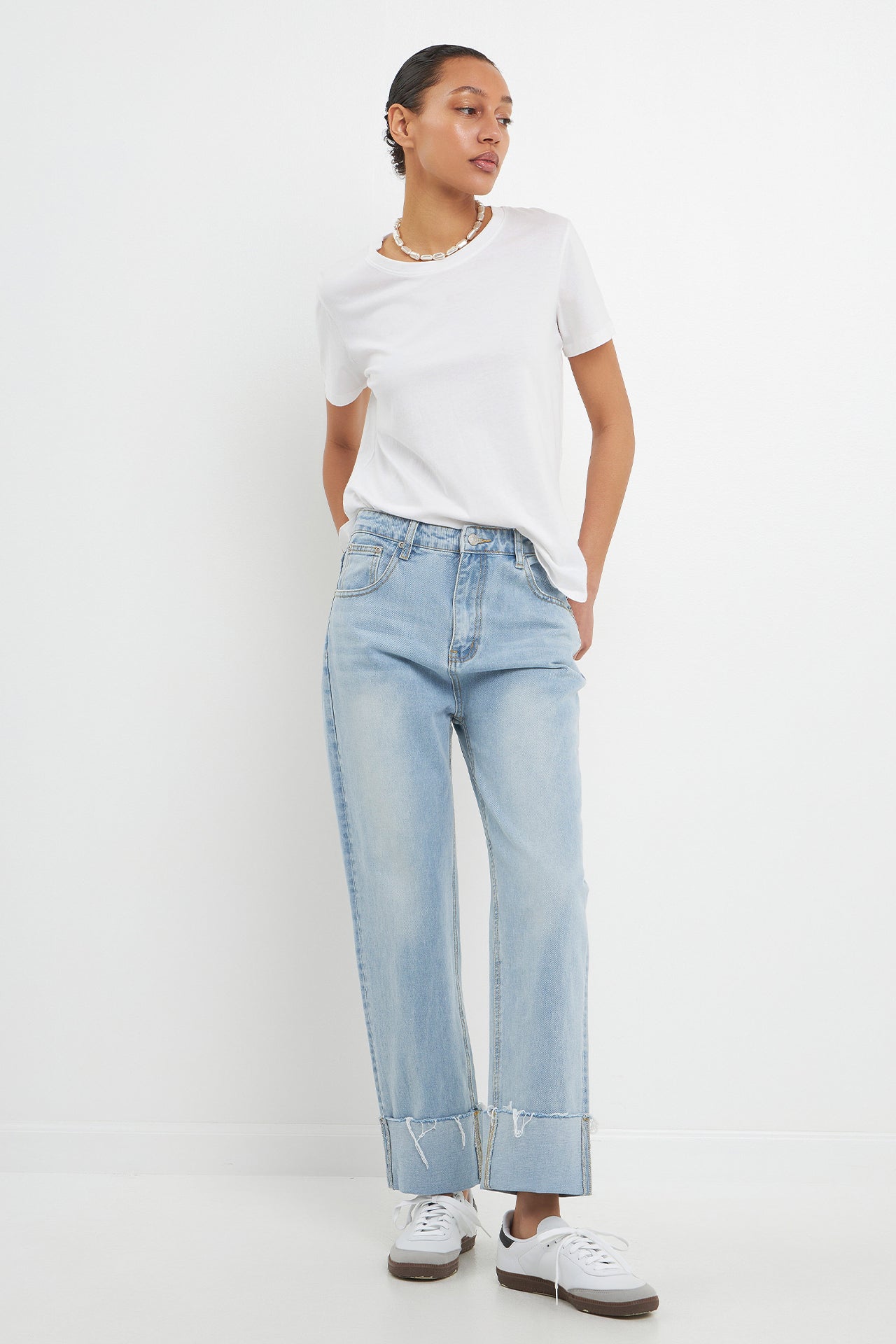 Classic Round Neck T-shirt With Round Hem