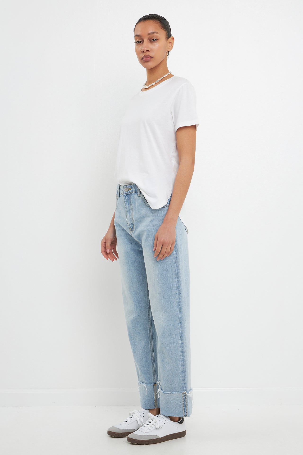 Classic Round Neck T-shirt With Round Hem