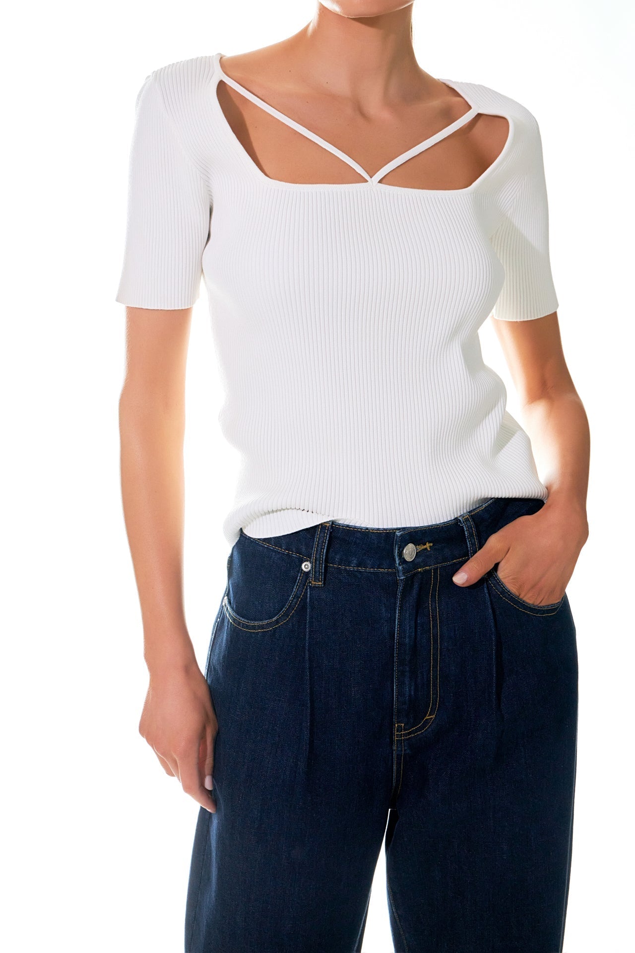 Cut-out Detail Short Sleeve Knit Top