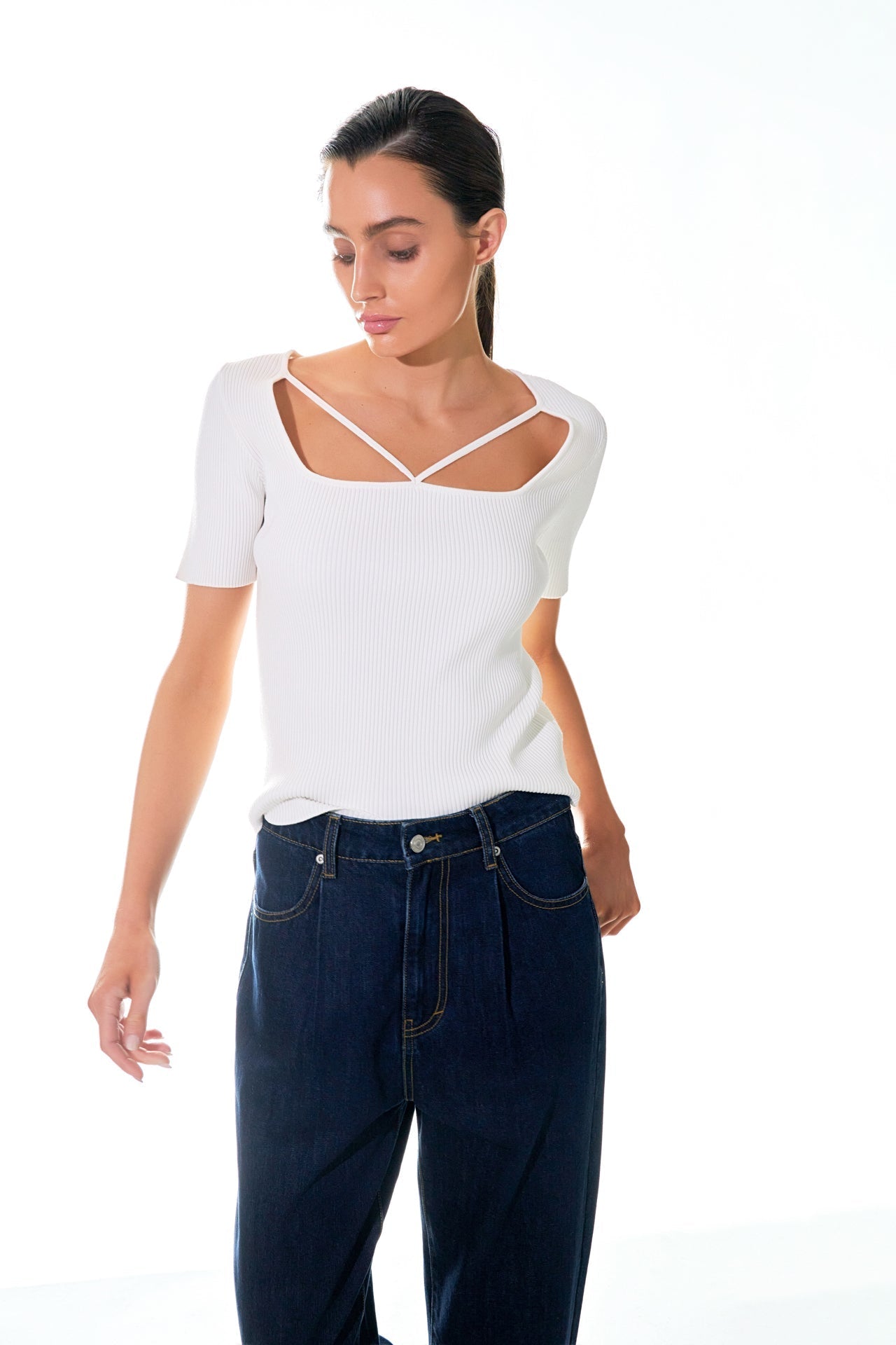 Cut-out Detail Short Sleeve Knit Top