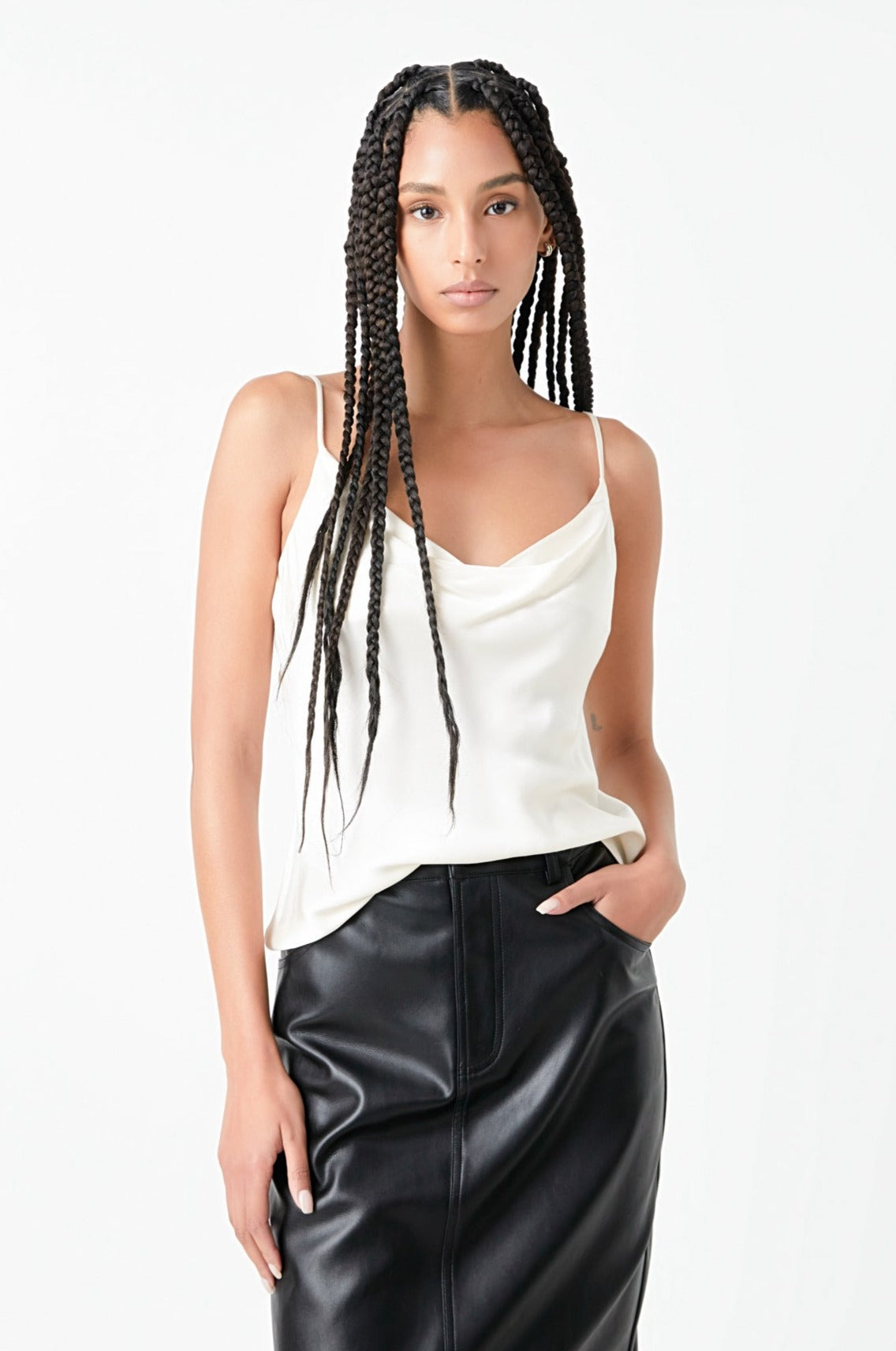 새틴 카울 넥 탑