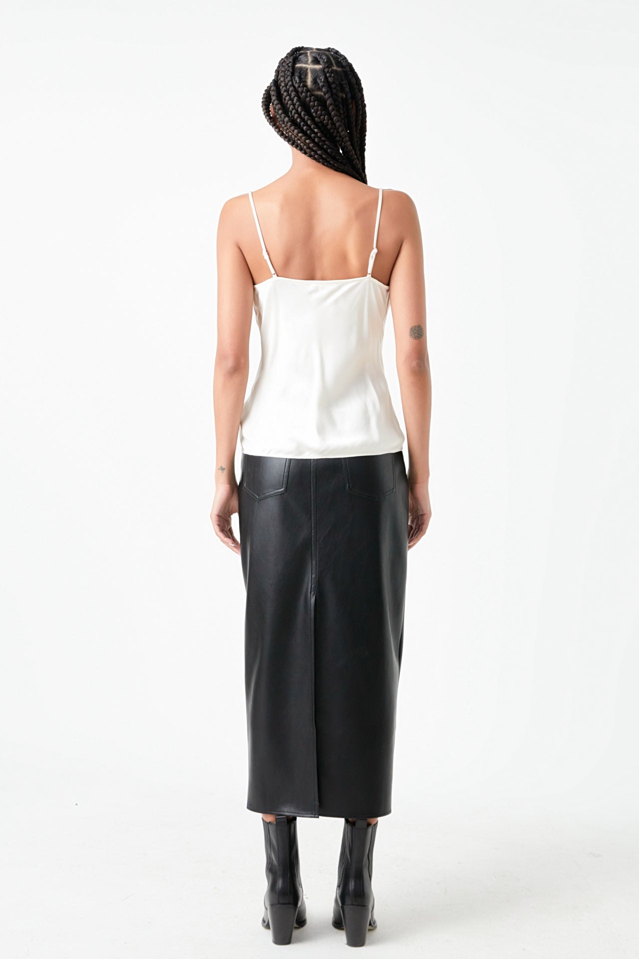 새틴 카울 넥 탑