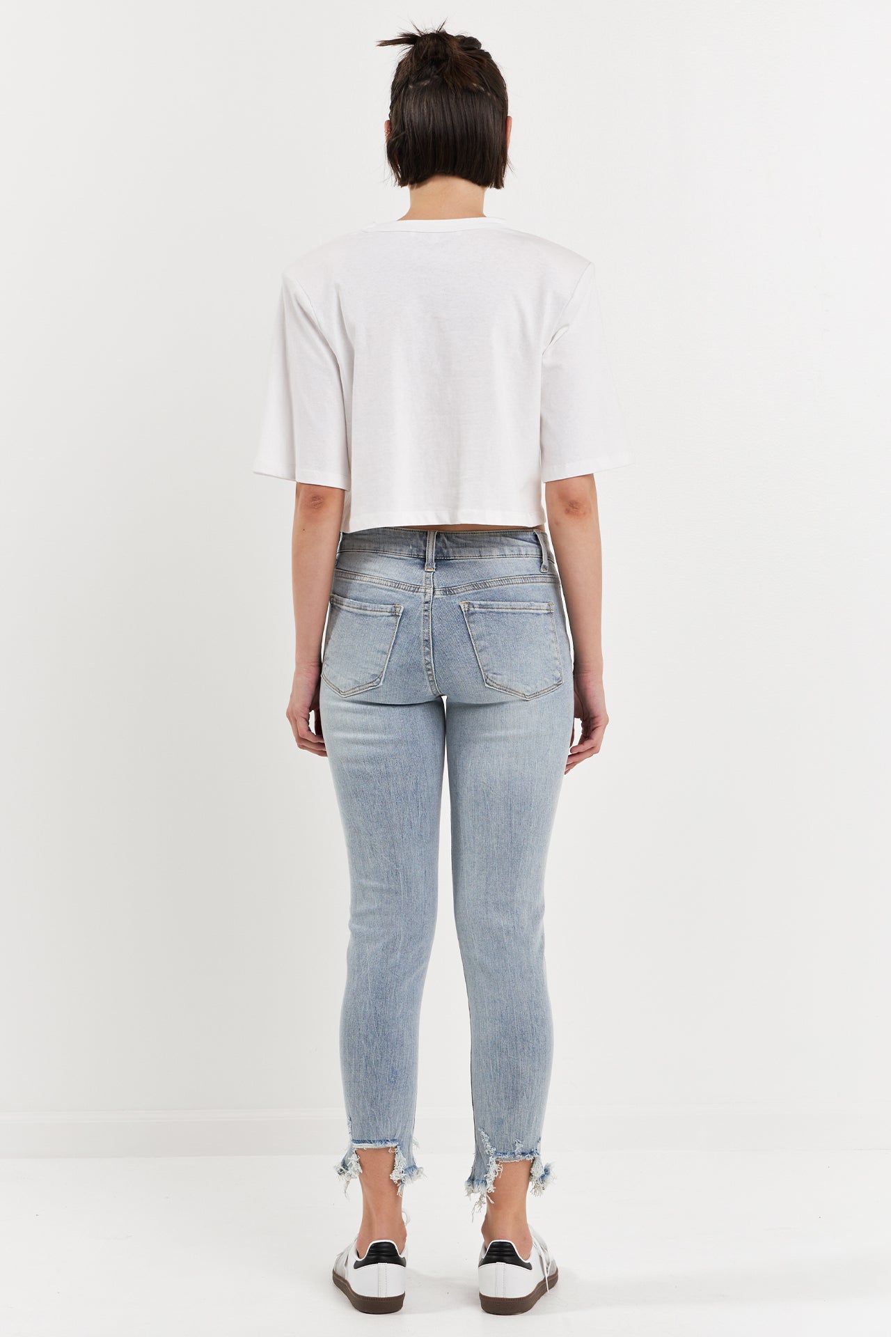 미드 라이즈 디스트레스드 앵클 스키니 진