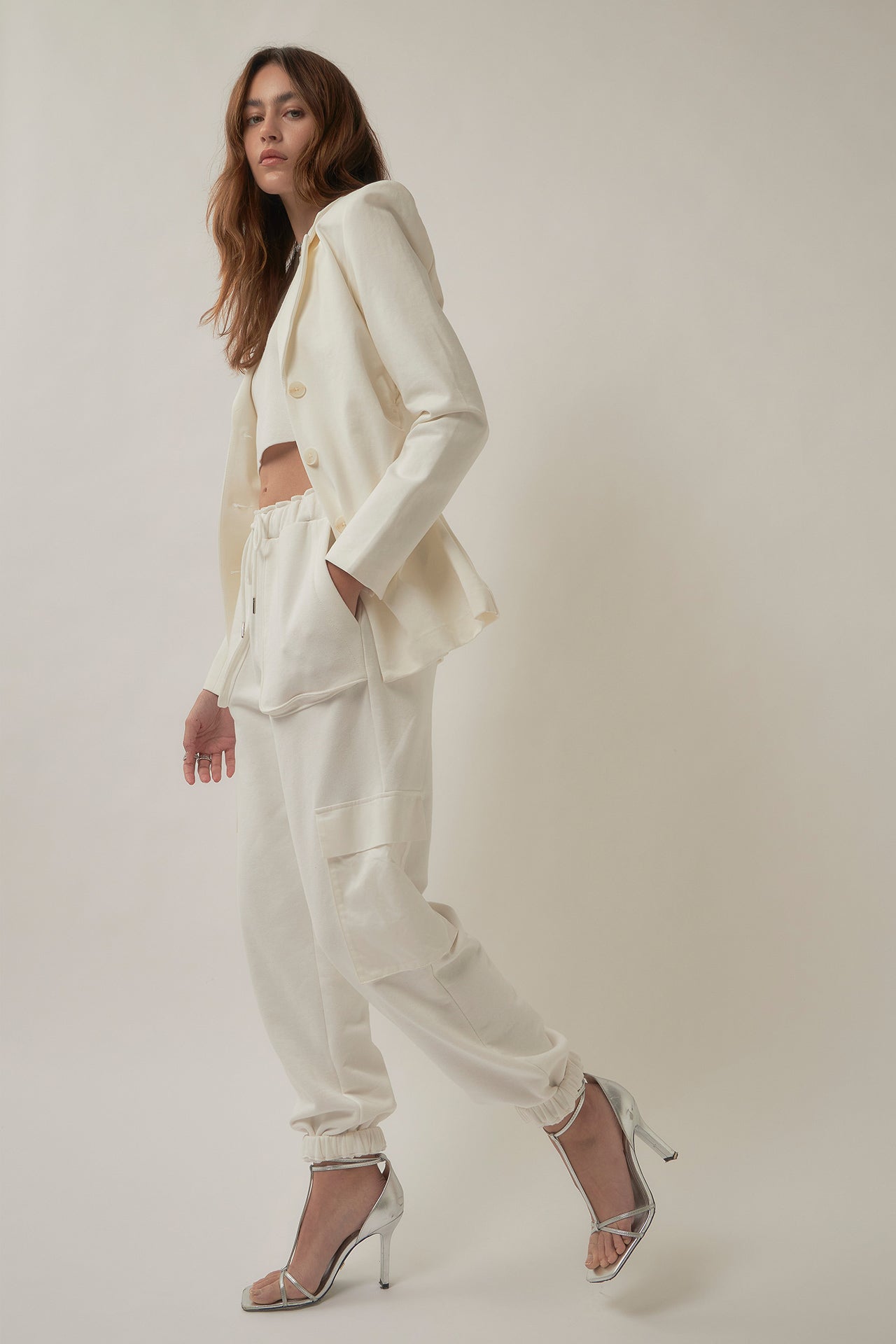 Pantalones loungewear con detalle de bolsillos